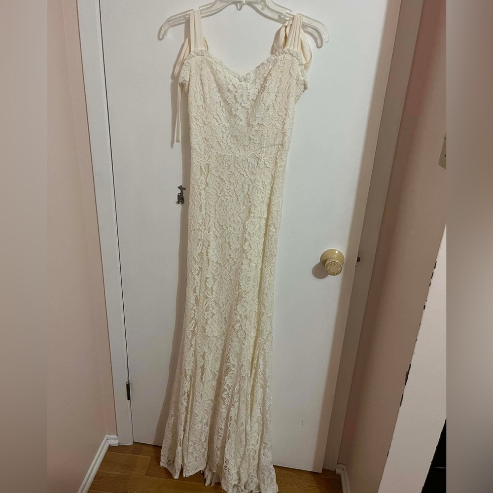 Reformation Lace Wedding Dress in Cream - Picture 4 of 12